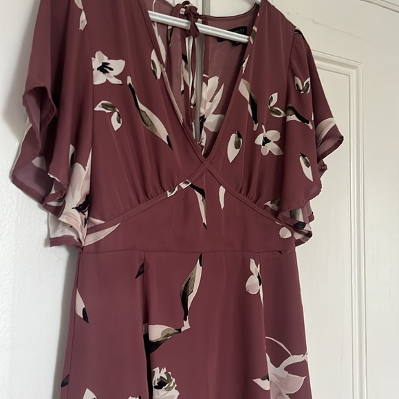 Dynamite Floral Dress - Picture 2 of 3